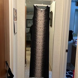 Floor length dress, short sleeves